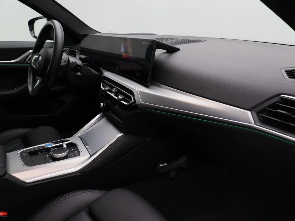 eDrive35 High Executive | M Sportpakket | Safety Pack | Trekhaak | Active Cruise Control | DAB | HiFi | 18''