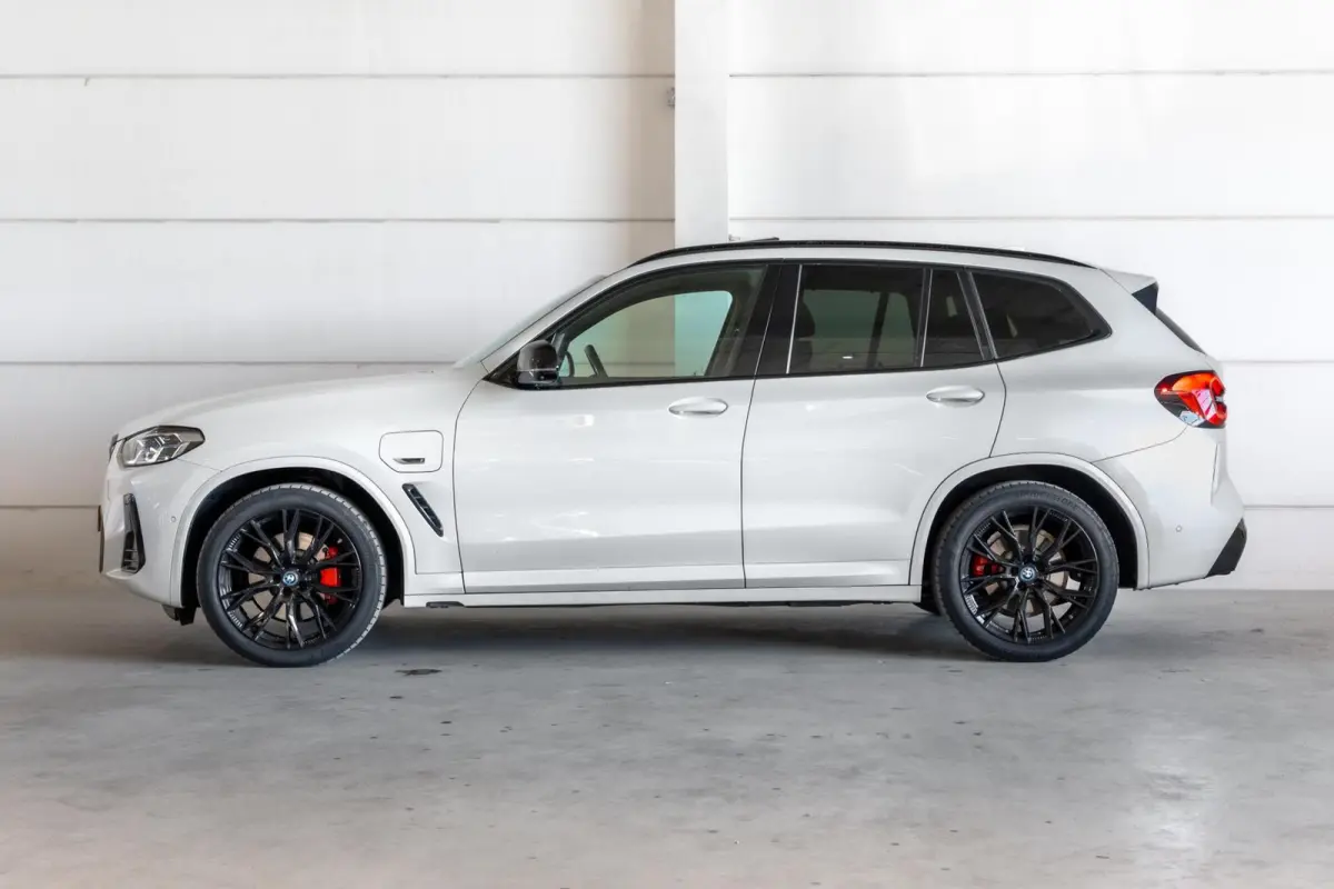 xDrive30e High Executive / M Sport Pro / Pano / HUD / Elektr. Stoelen / Harman Kardon