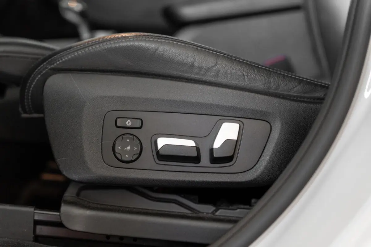 xDrive30e High Executive / M Sport Pro / Pano / HUD / Elektr. Stoelen / Harman Kardon