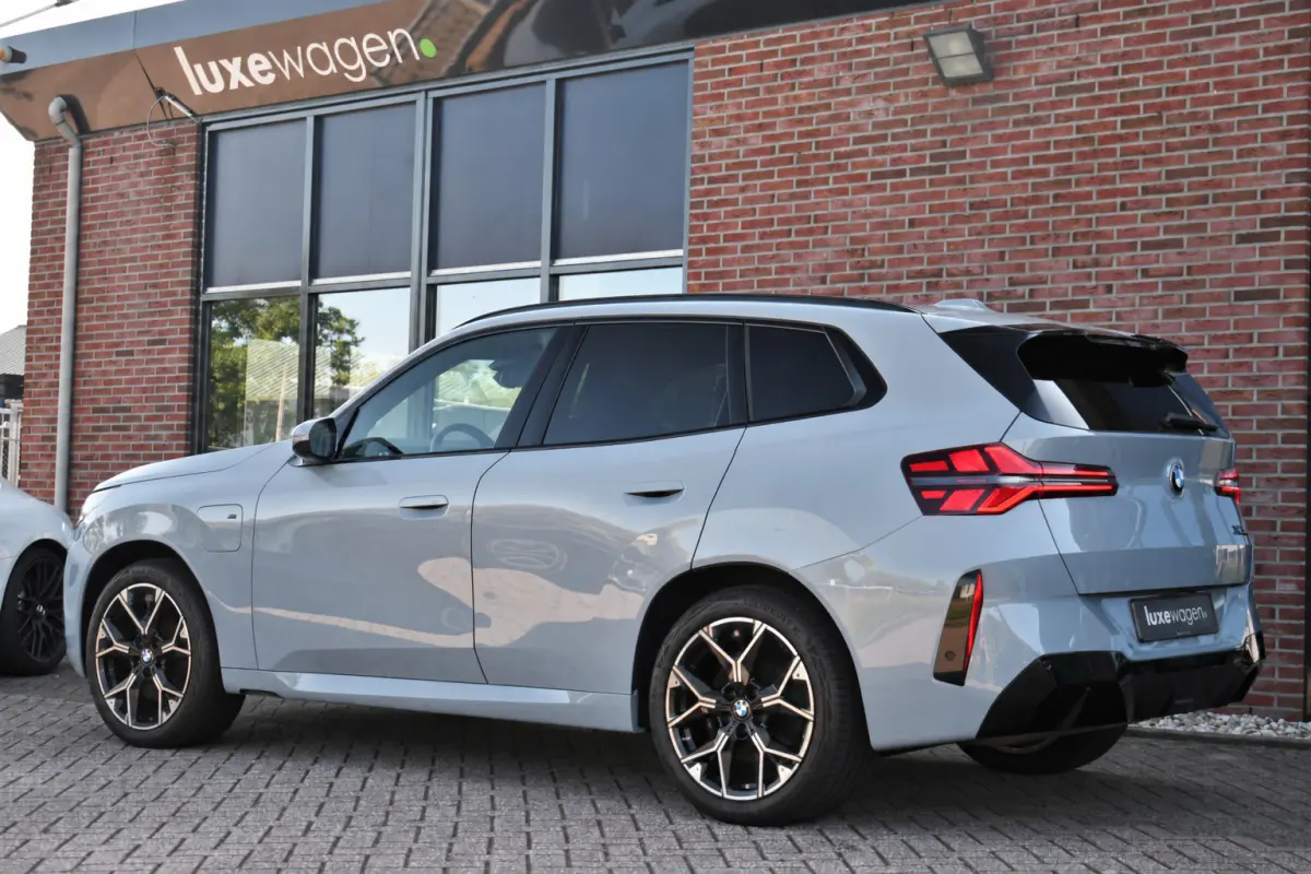 30e xDrive M-Sport Pano Trekhaak ACC H/K HUD 360 E-zetels