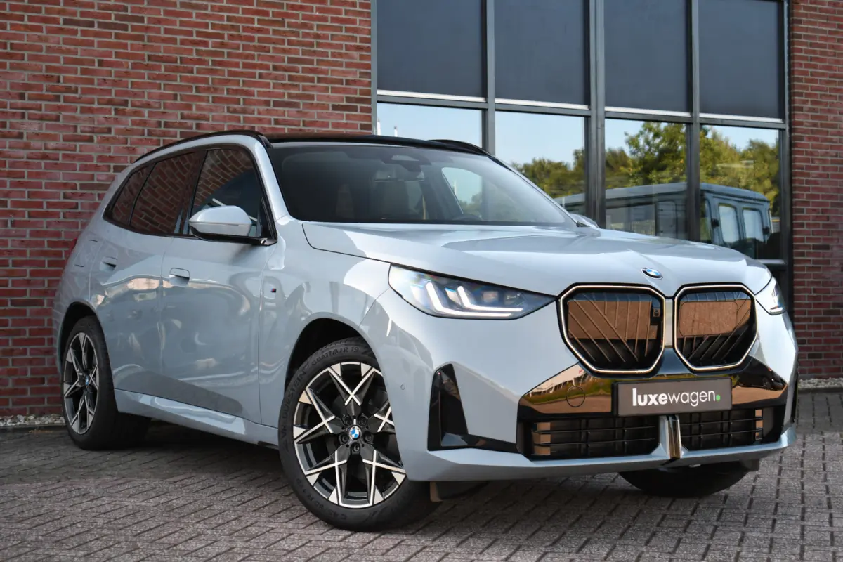 30e xDrive M-Sport Pano Trekhaak ACC H/K HUD 360 E-zetels