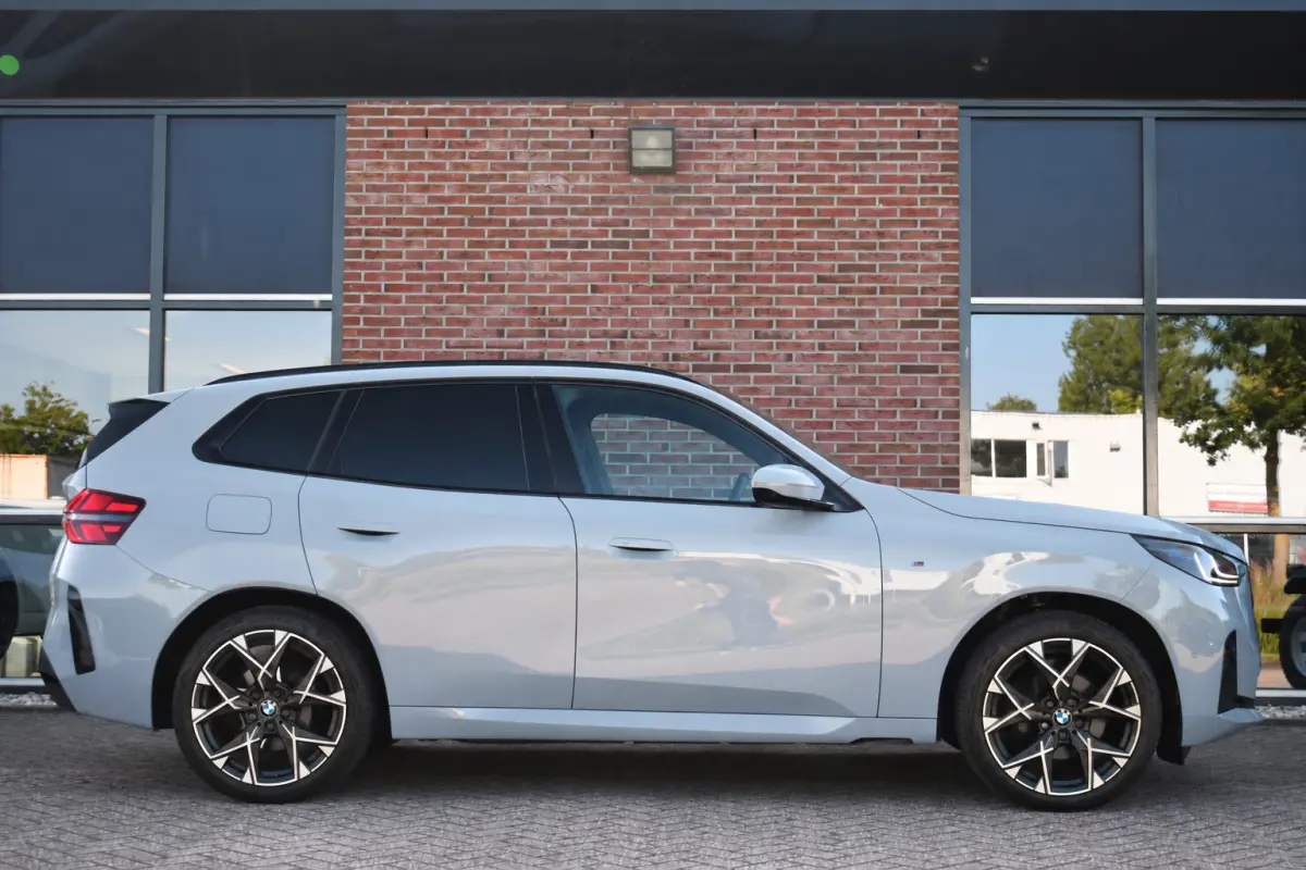 30e xDrive M-Sport Pano Trekhaak ACC H/K HUD 360 E-zetels