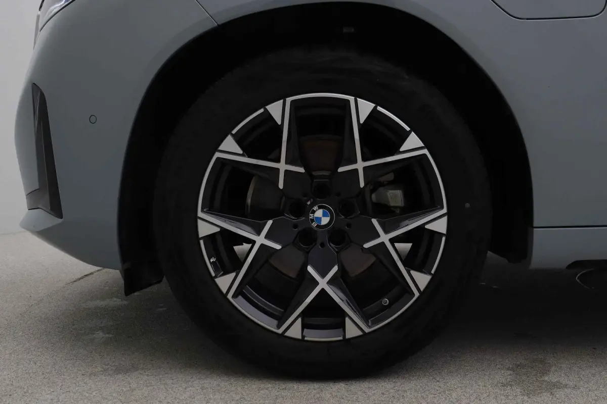 30e xDrive M-Sport Pano Trekhaak ACC H/K HUD 360 E-zetels