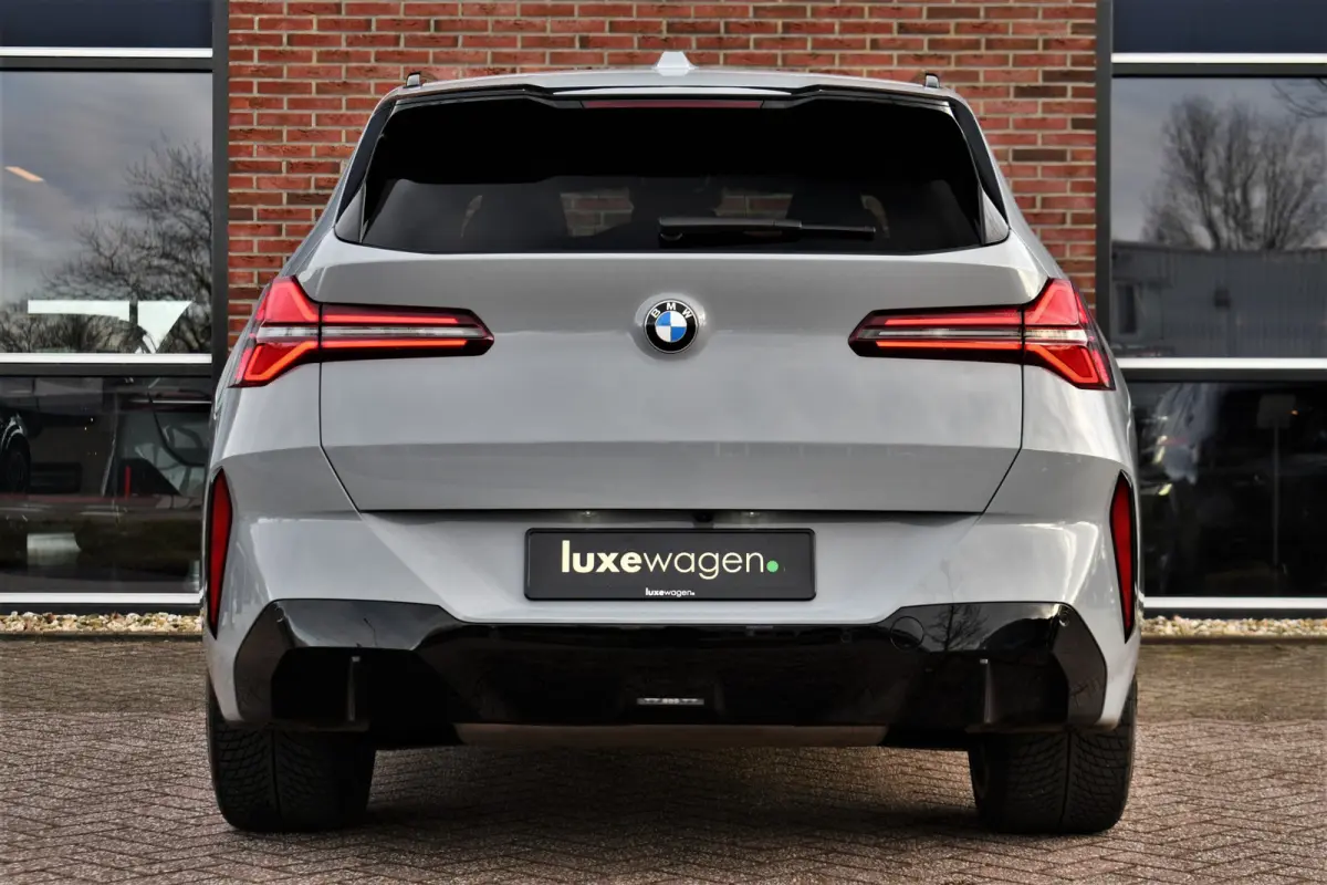 30e xDrive M-Sport Pano Trekhaak ACC H/K HUD 360 E-zetels