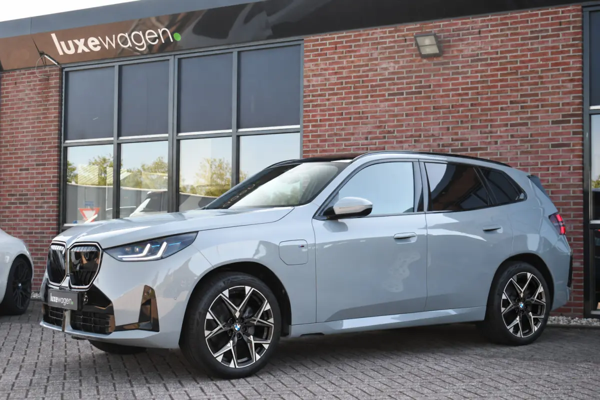 30e xDrive M-Sport Pano Trekhaak ACC H/K HUD 360 E-zetels