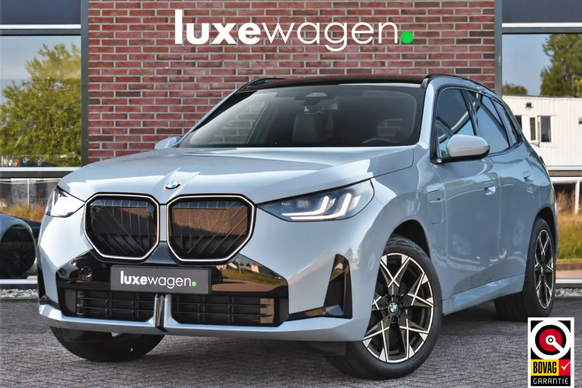 30e xDrive M-Sport Pano Trekhaak ACC H/K HUD 360 E-zetels