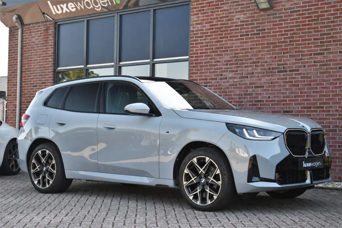30e xDrive M-Sport Pano Trekhaak ACC H/K HUD 360 E-zetels