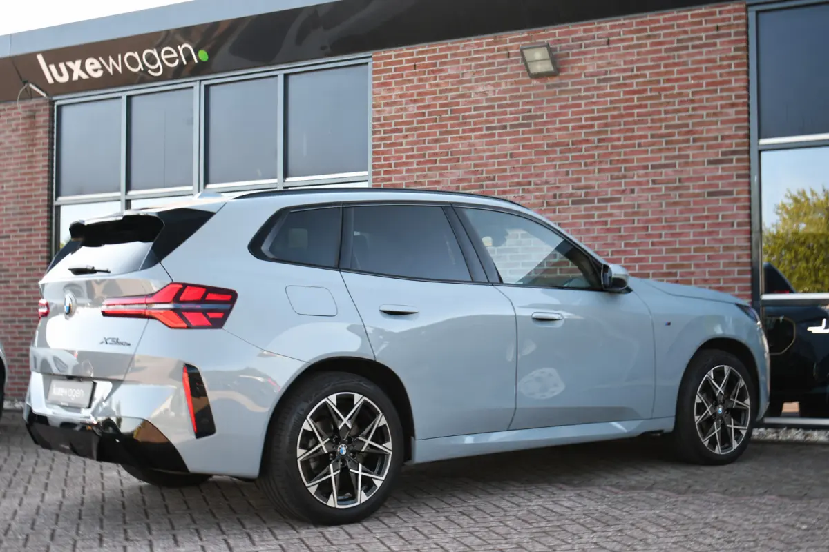 30e xDrive M-Sport Pano Trekhaak ACC H/K HUD 360 E-zetels