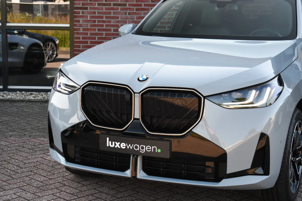 30e xDrive M-Sport Pano Trekhaak ACC H/K HUD 360 E-zetels