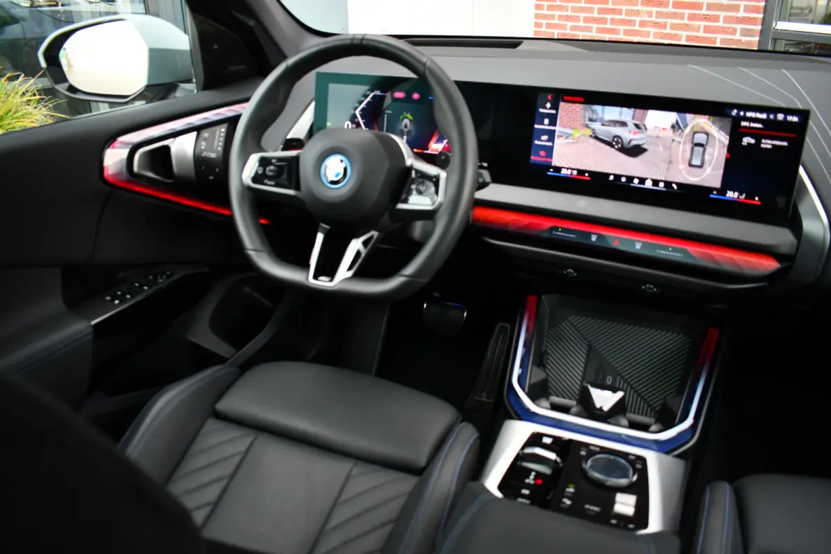 30e xDrive M-Sport Pano Trekhaak ACC H/K HUD 360 E-zetels