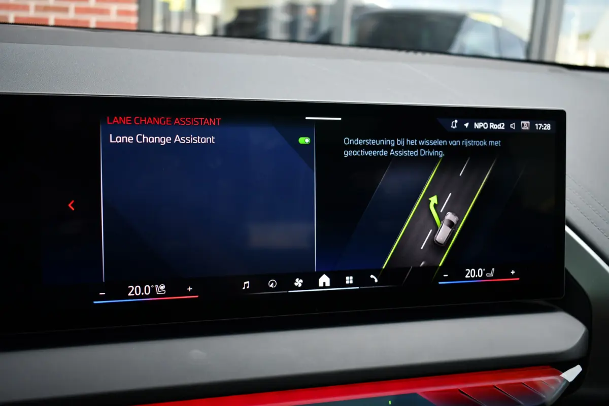 30e xDrive M-Sport Pano Trekhaak ACC H/K HUD 360 E-zetels