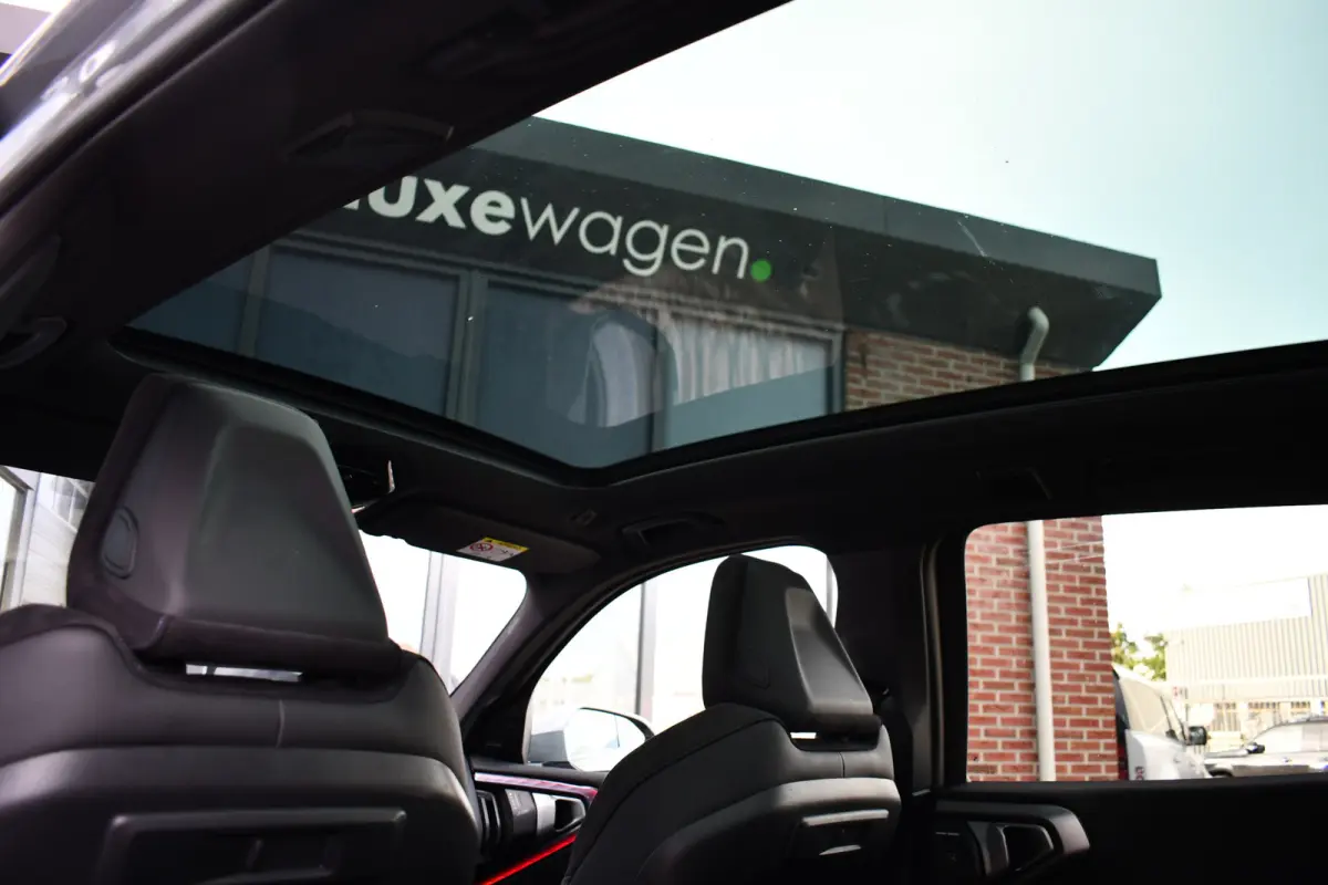 30e xDrive M-Sport Pano Trekhaak ACC H/K HUD 360 E-zetels