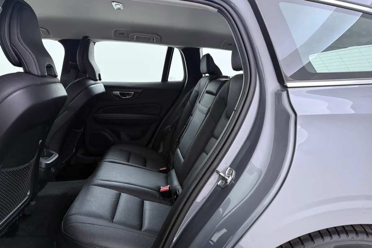 2.0 B4 Inscription | Trekhaak | Org NL | Comfortstoelen | Adap. Cruise | 360 Camera | CarPlay | Stuur-/Stoelverwarming |
