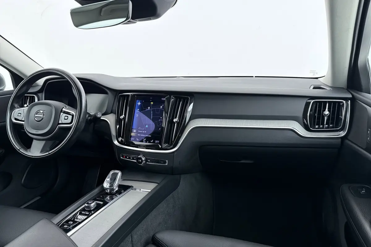 2.0 B4 Inscription | Trekhaak | Org NL | Comfortstoelen | Adap. Cruise | 360 Camera | CarPlay | Stuur-/Stoelverwarming |
