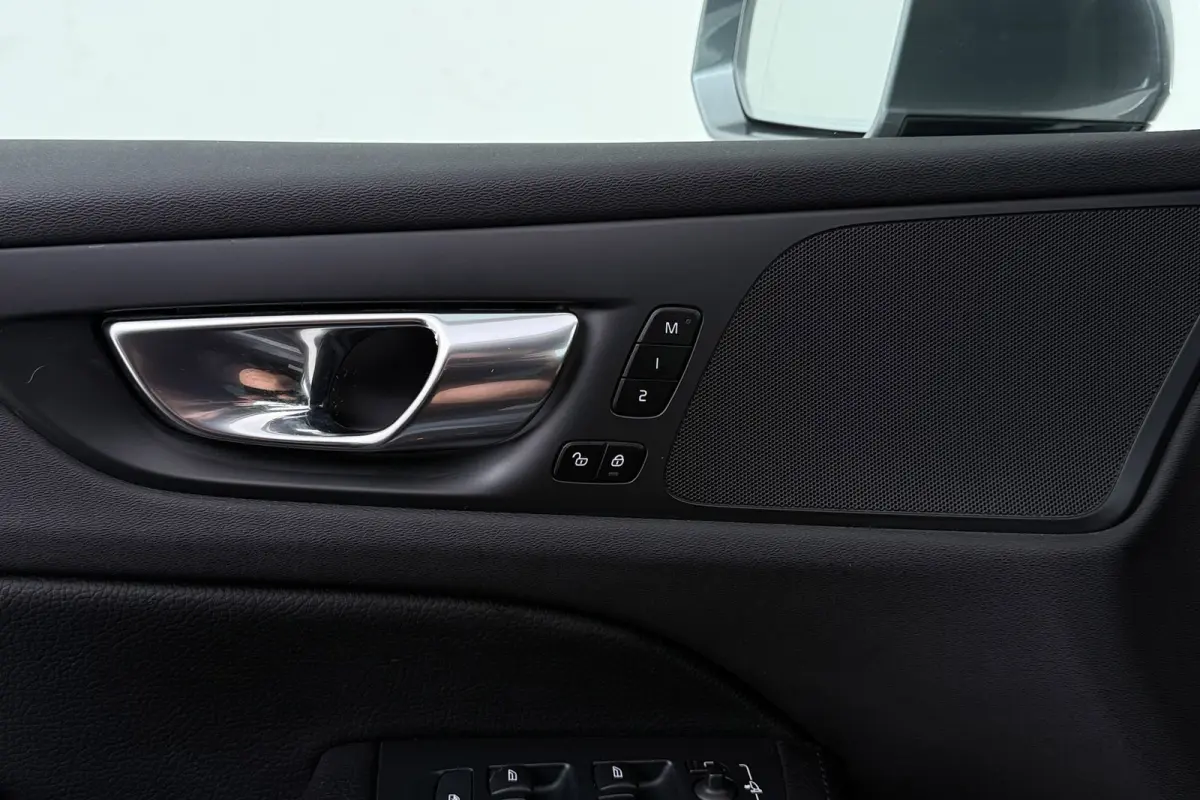 2.0 B4 Inscription | Trekhaak | Org NL | Comfortstoelen | Adap. Cruise | 360 Camera | CarPlay | Stuur-/Stoelverwarming |