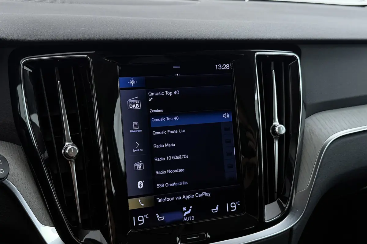 2.0 B4 Inscription | Trekhaak | Org NL | Comfortstoelen | Adap. Cruise | 360 Camera | CarPlay | Stuur-/Stoelverwarming |
