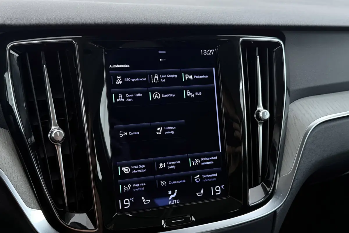 2.0 B4 Inscription | Trekhaak | Org NL | Comfortstoelen | Adap. Cruise | 360 Camera | CarPlay | Stuur-/Stoelverwarming |