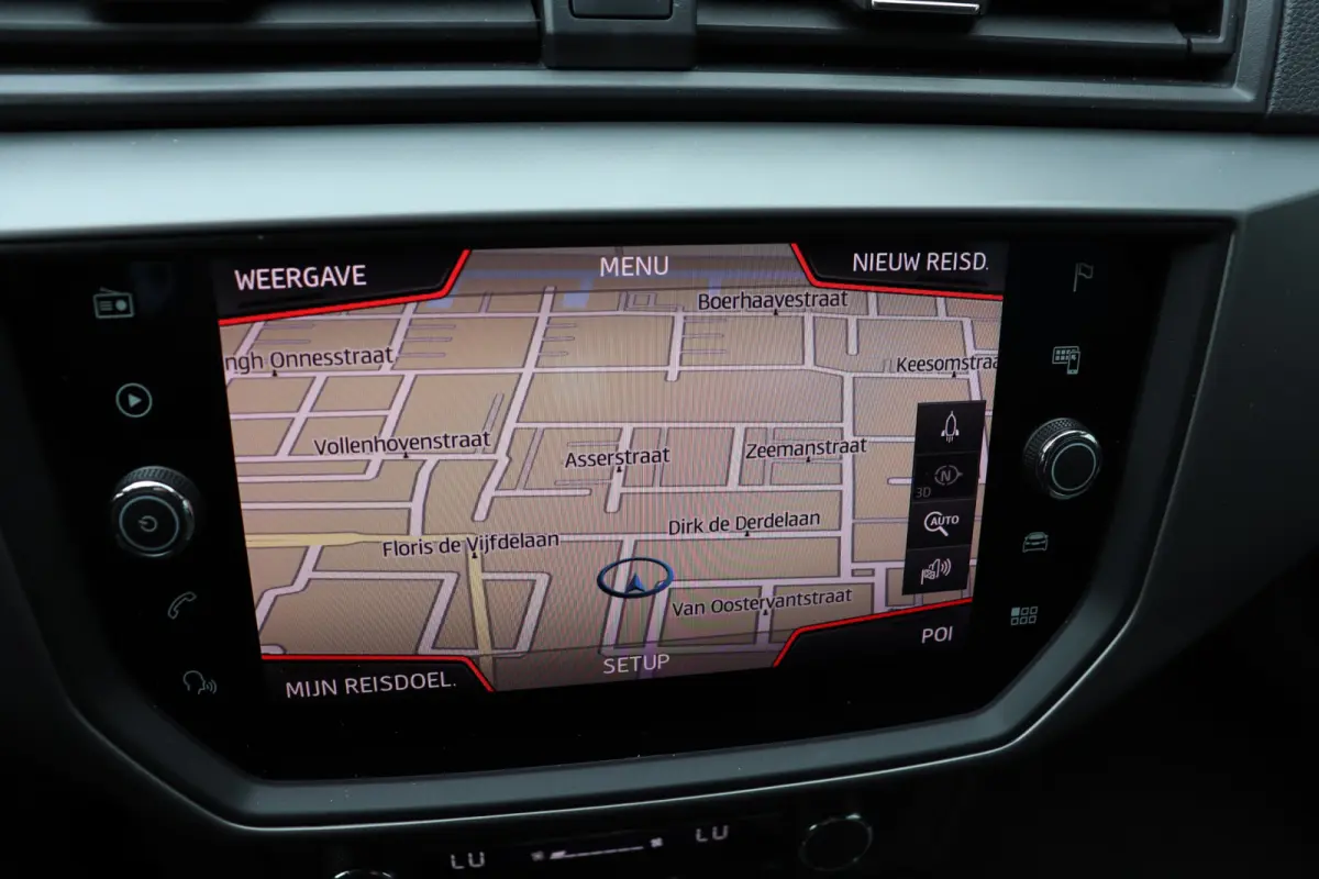 1.0 TSI Style Business Intense. Navigatie.