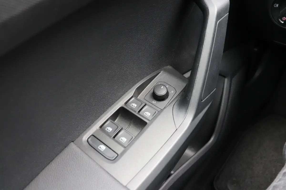1.0 TSI Style Business Intense. Navigatie.