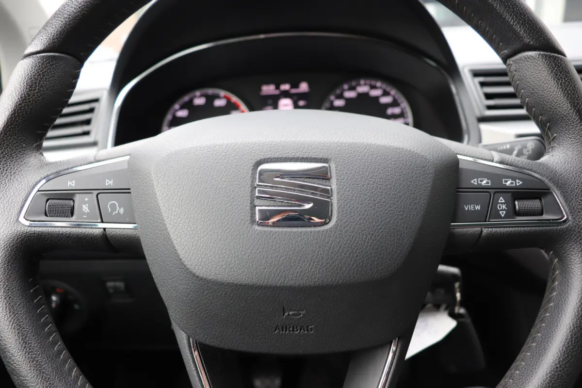 1.0 TSI Style Business Intense. Navigatie.