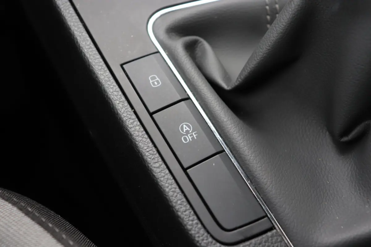 1.0 TSI Style Business Intense. Navigatie.