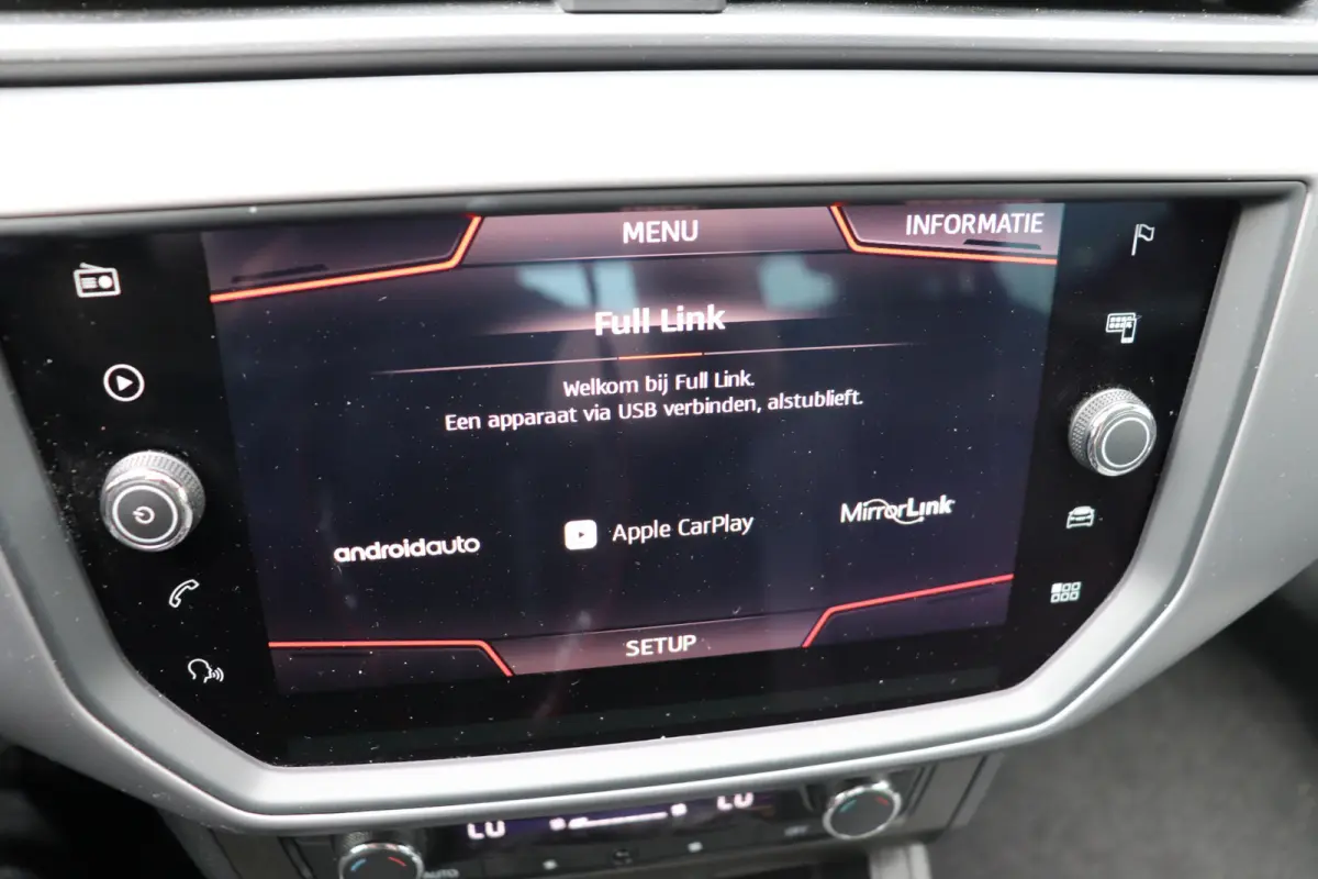 1.0 TSI Style Business Intense. Navigatie.