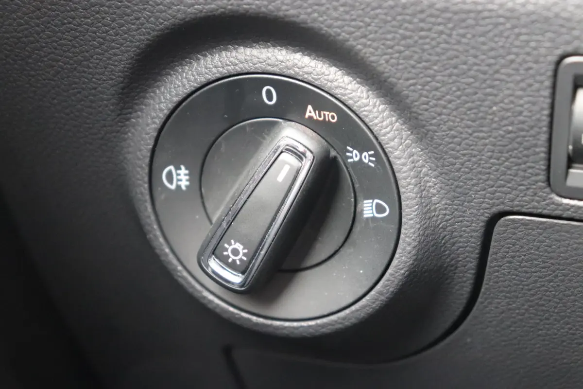 1.0 TSI Style Business Intense. Navigatie.