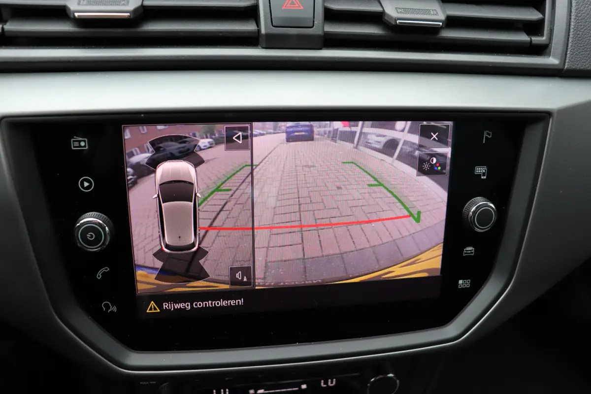 1.0 TSI Style Business Intense. Navigatie.