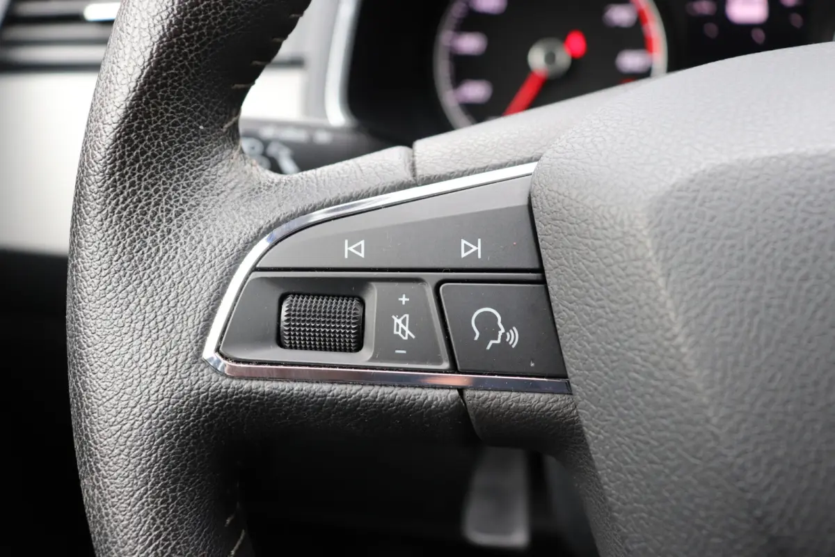 1.0 TSI Style Business Intense. Navigatie.