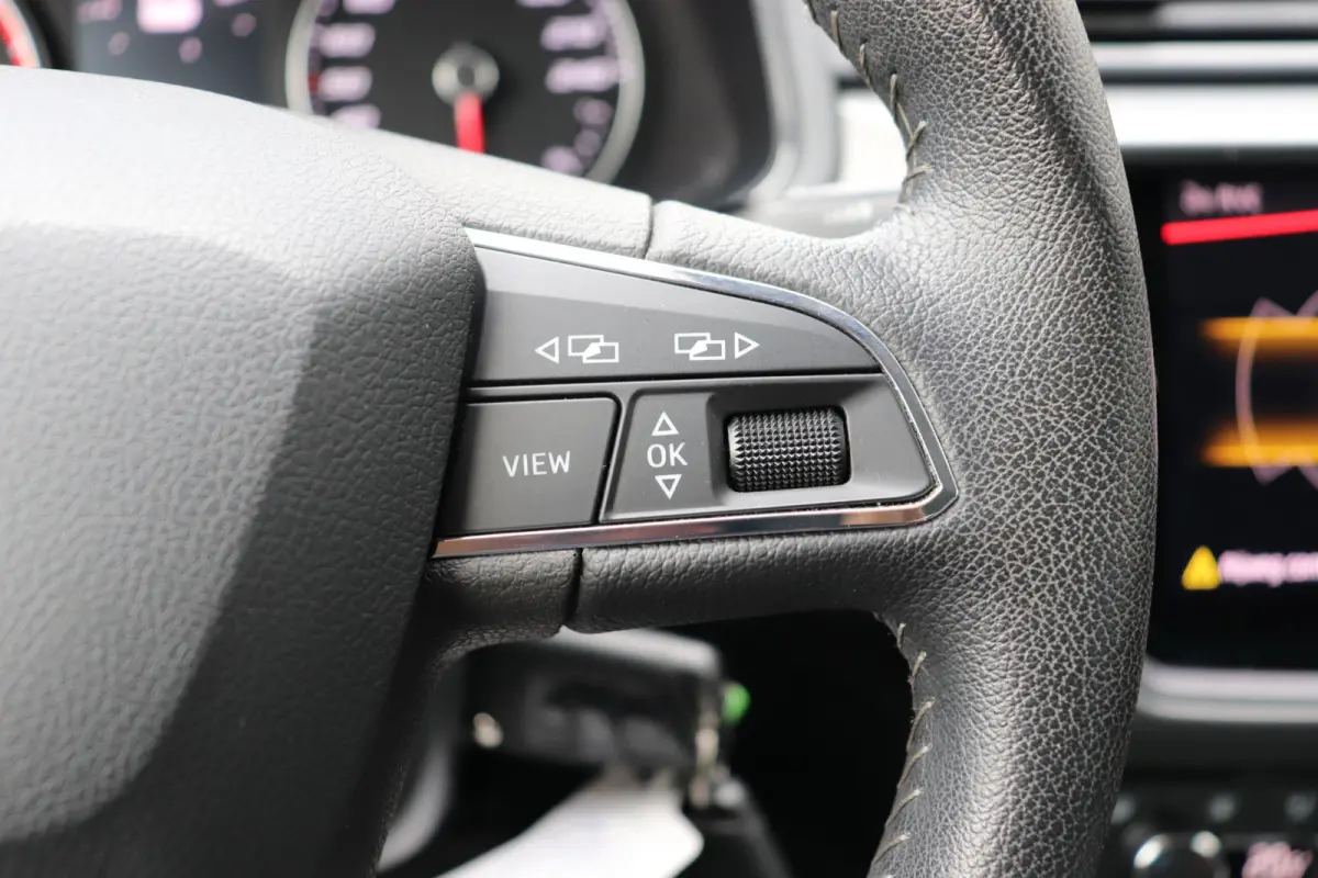 1.0 TSI Style Business Intense. Navigatie.