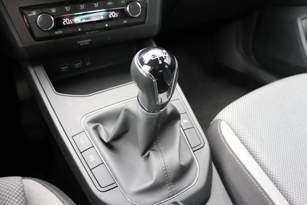 1.0 TSI Style Business Intense. Navigatie.