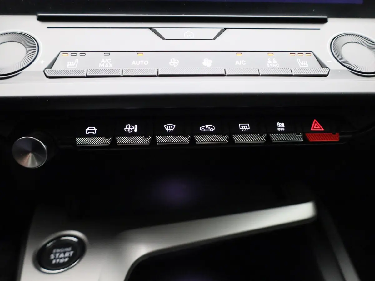 1.2 PureTech 130 S&S Active Pack | Apple Carplay / Android Auto | Stoelverwarming | Parkeersensoren |