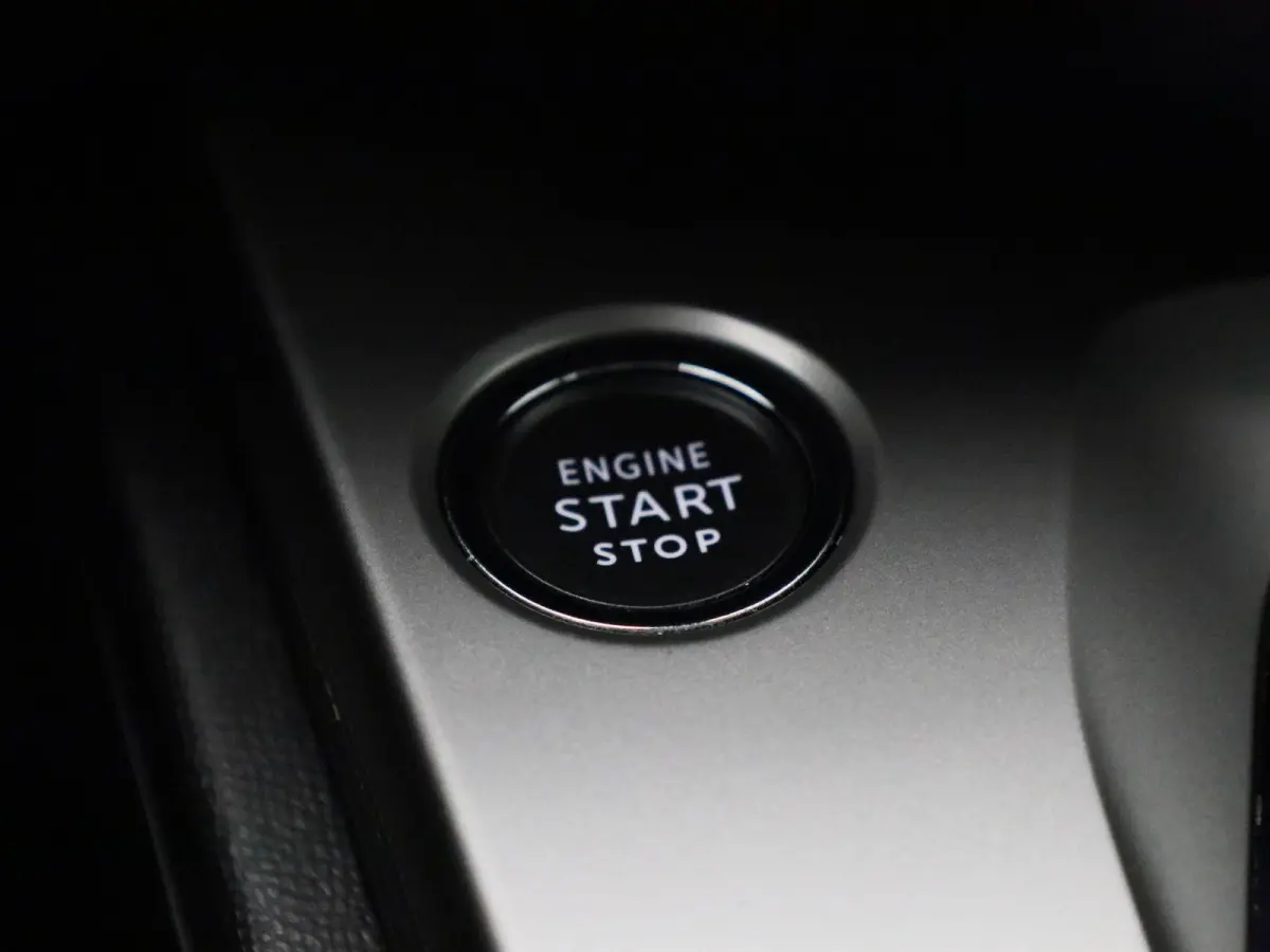 1.2 PureTech 130 S&S Active Pack | Apple Carplay / Android Auto | Stoelverwarming | Parkeersensoren |
