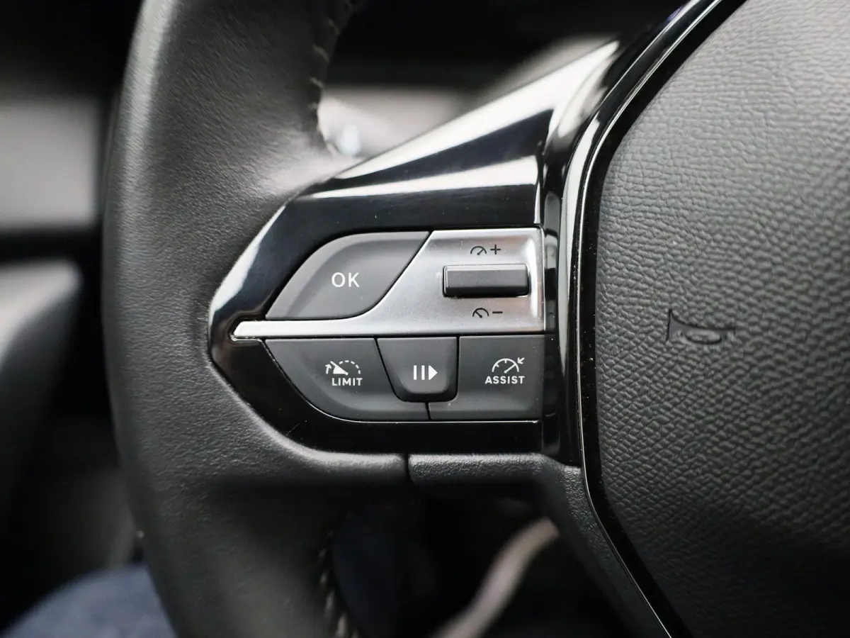 1.2 PureTech 130 S&S Active Pack | Apple Carplay / Android Auto | Stoelverwarming | Parkeersensoren |