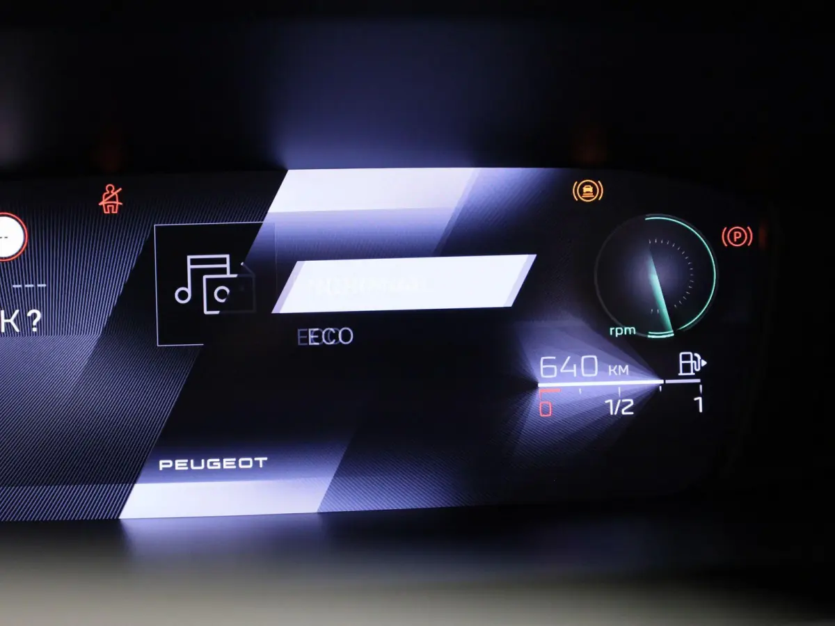 1.2 PureTech 130 S&S Active Pack | Apple Carplay / Android Auto | Stoelverwarming | Parkeersensoren |