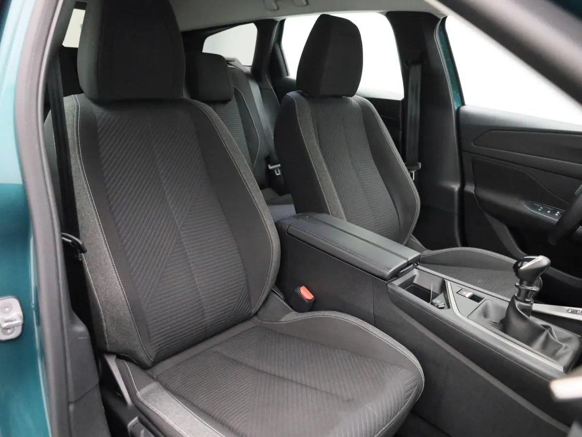 1.2 PureTech 130 S&S Active Pack | Apple Carplay / Android Auto | Stoelverwarming | Parkeersensoren |