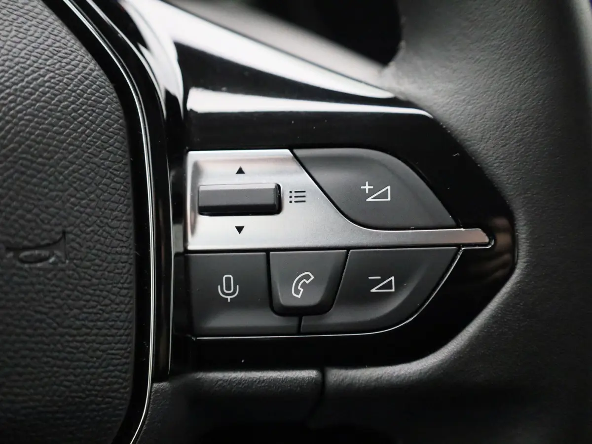 1.2 PureTech 130 S&S Active Pack | Apple Carplay / Android Auto | Stoelverwarming | Parkeersensoren |