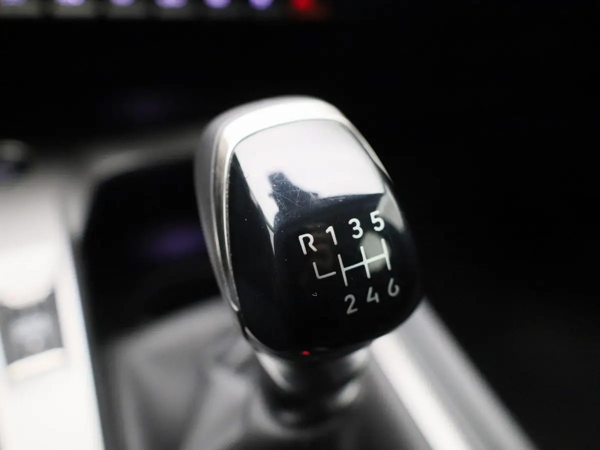1.2 PureTech 130 S&S Active Pack | Apple Carplay / Android Auto | Stoelverwarming | Parkeersensoren |