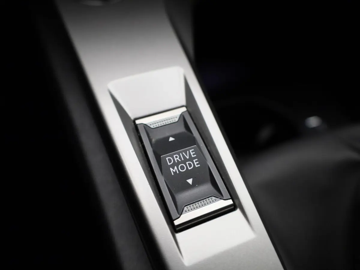 1.2 PureTech 130 S&S Active Pack | Apple Carplay / Android Auto | Stoelverwarming | Parkeersensoren |