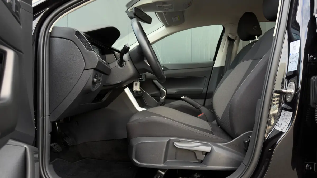 1.0TSI 95pk Life Edition | Camera | Apple Carplay | Navi | Parkeersensoren voor en achter (Park Distance Control) | Zijruiten achter en achterruit getint, 65% lichtabsorberend
