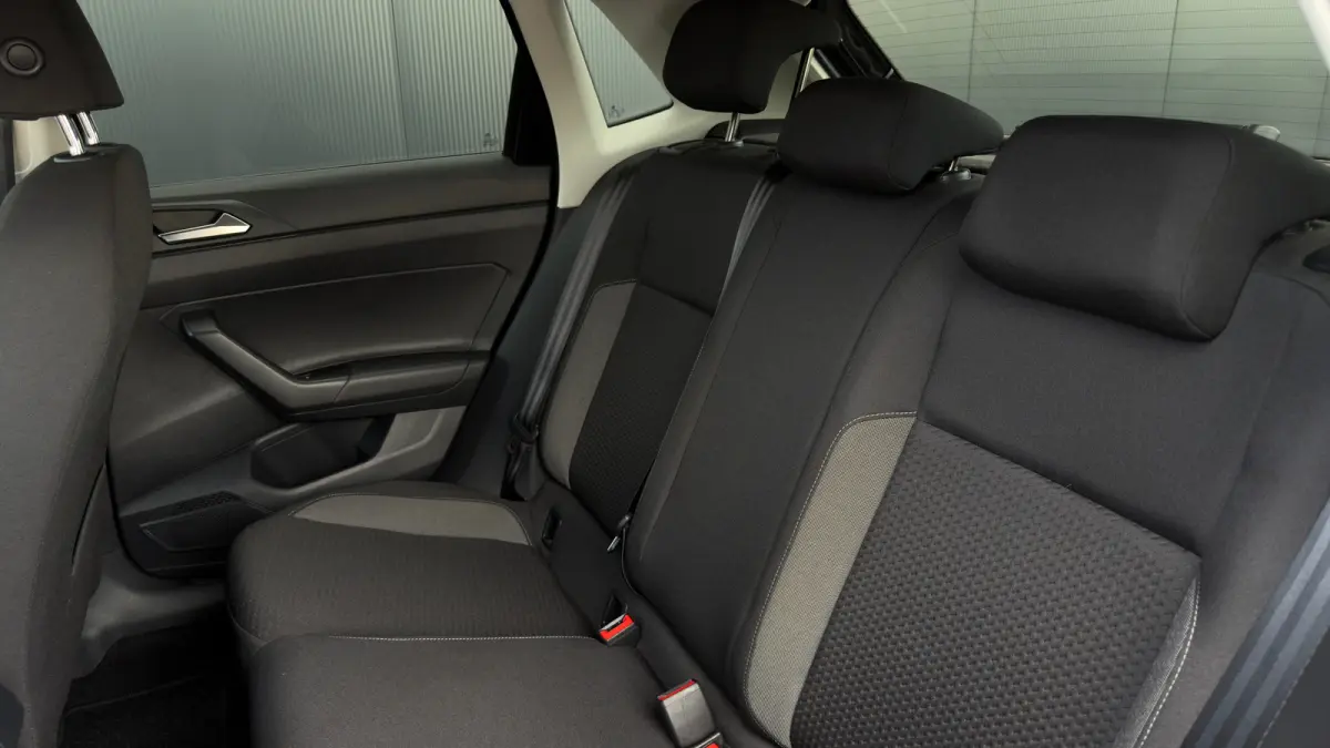 1.0TSI 95pk Life Edition | Camera | Apple Carplay | Navi | Parkeersensoren voor en achter (Park Distance Control) | Zijruiten achter en achterruit getint, 65% lichtabsorberend