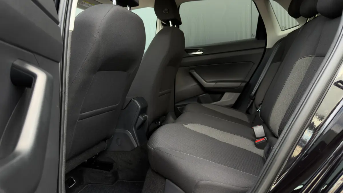 1.0TSI 95pk Life Edition | Camera | Apple Carplay | Navi | Parkeersensoren voor en achter (Park Distance Control) | Zijruiten achter en achterruit getint, 65% lichtabsorberend