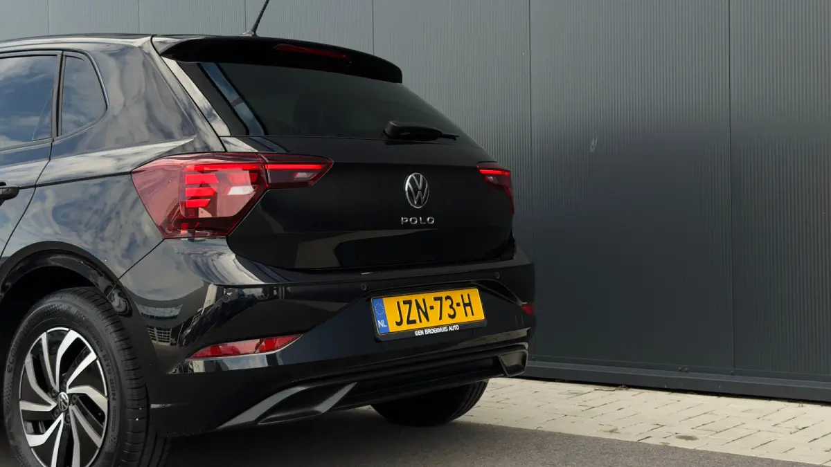 1.0TSI 95pk Life Edition | Camera | Apple Carplay | Navi | Parkeersensoren voor en achter (Park Distance Control) | Zijruiten achter en achterruit getint, 65% lichtabsorberend