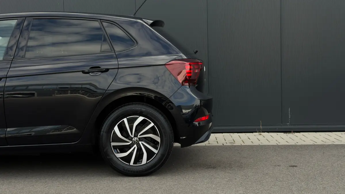 1.0TSI 95pk Life Edition | Camera | Apple Carplay | Navi | Parkeersensoren voor en achter (Park Distance Control) | Zijruiten achter en achterruit getint, 65% lichtabsorberend