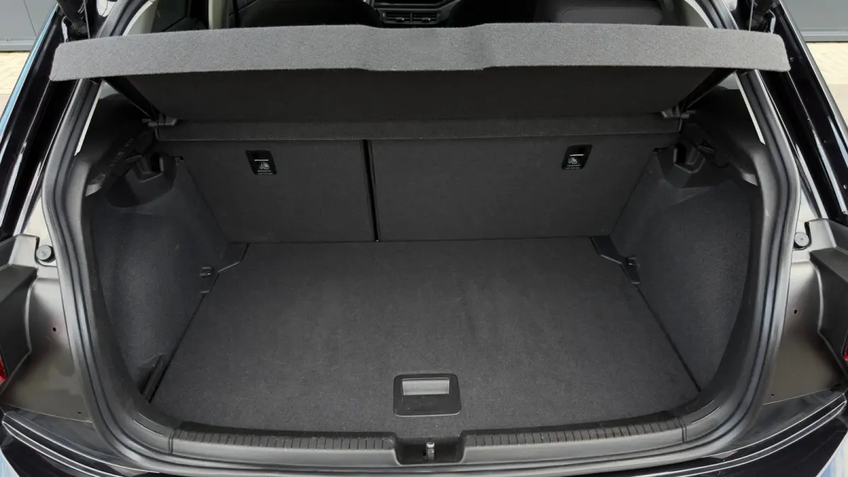 1.0TSI 95pk Life Edition | Camera | Apple Carplay | Navi | Parkeersensoren voor en achter (Park Distance Control) | Zijruiten achter en achterruit getint, 65% lichtabsorberend