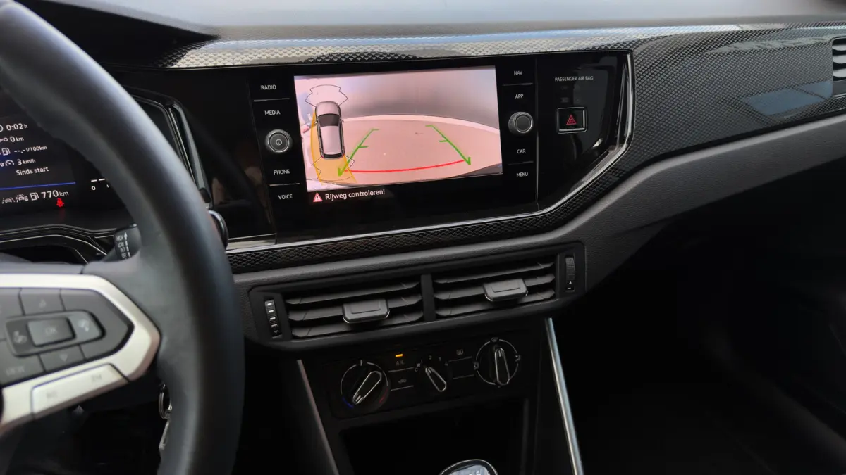 1.0TSI 95pk Life Edition | Camera | Apple Carplay | Navi | Parkeersensoren voor en achter (Park Distance Control) | Zijruiten achter en achterruit getint, 65% lichtabsorberend