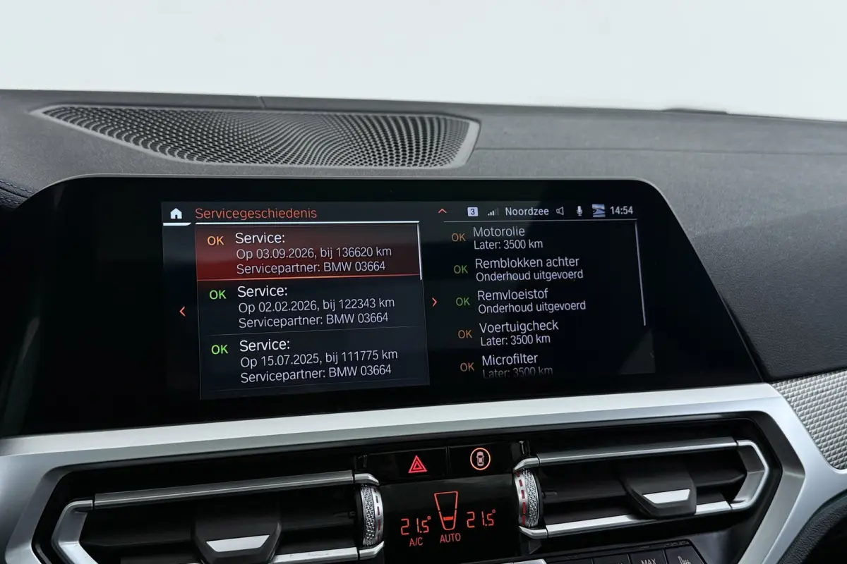 320i High Executive M-Sport | Trekhaak | Panoramadak | CarPlay | Leer | Sportstoelen | Stoelverwarming |