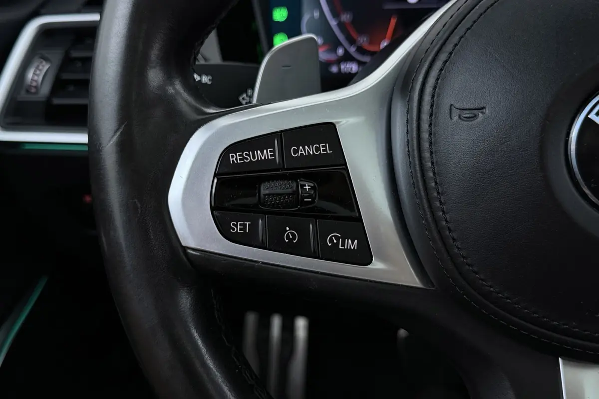 320i High Executive M-Sport | Trekhaak | Panoramadak | CarPlay | Leer | Sportstoelen | Stoelverwarming |
