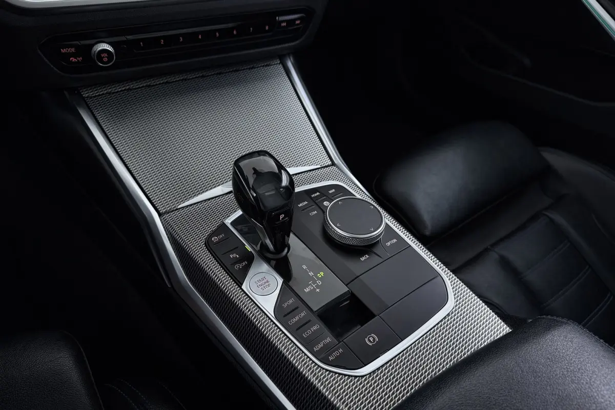 320i High Executive M-Sport | Trekhaak | Panoramadak | CarPlay | Leer | Sportstoelen | Stoelverwarming |