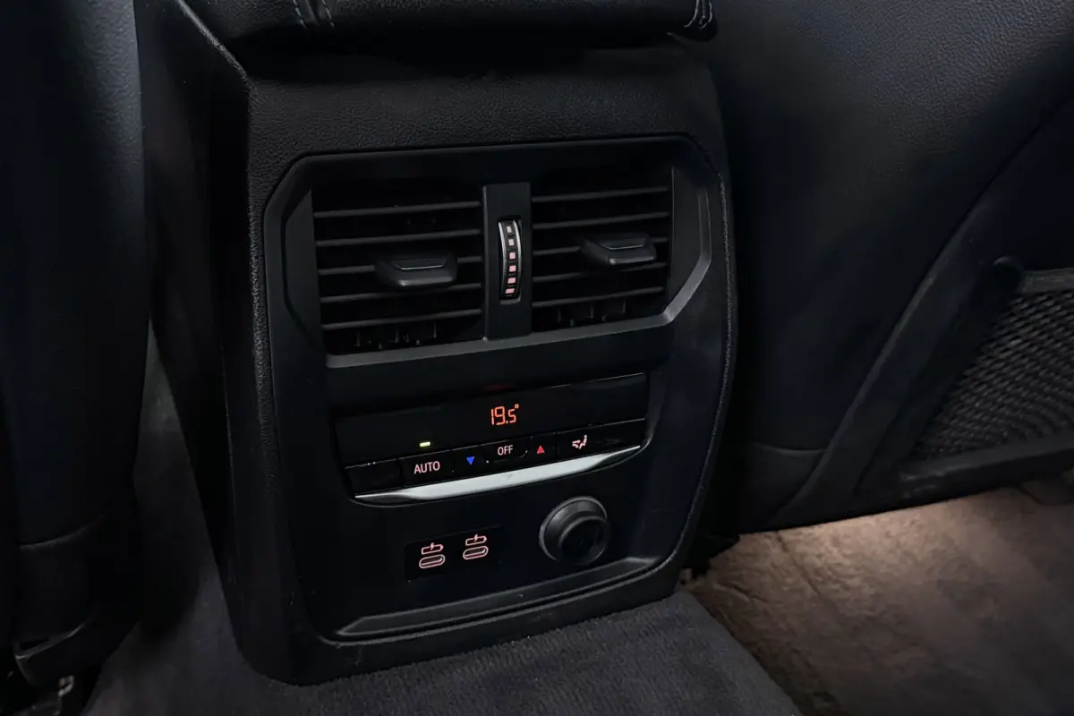 320i High Executive M-Sport | Trekhaak | Panoramadak | CarPlay | Leer | Sportstoelen | Stoelverwarming |